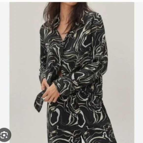 NASTY GAL Abstract Print 2 Piece Set Suit  Button Shirt Wide Leg Pant Sz M - Picture 3 of 11